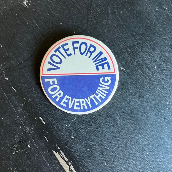 Taylor Swift Pin - Picture 1 of 1